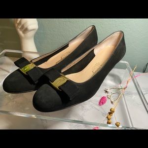 Salvatore Ferragamo boutique bow shoes, low heel.
